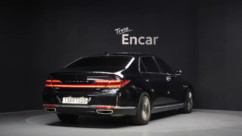 Genesis G90
