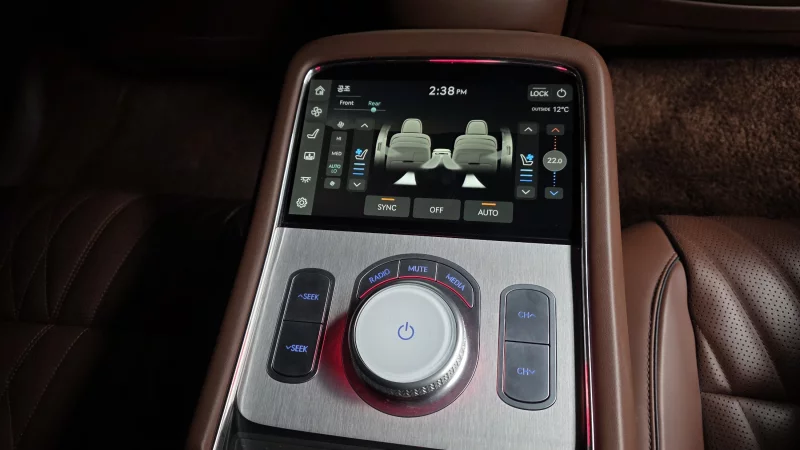 Genesis G90