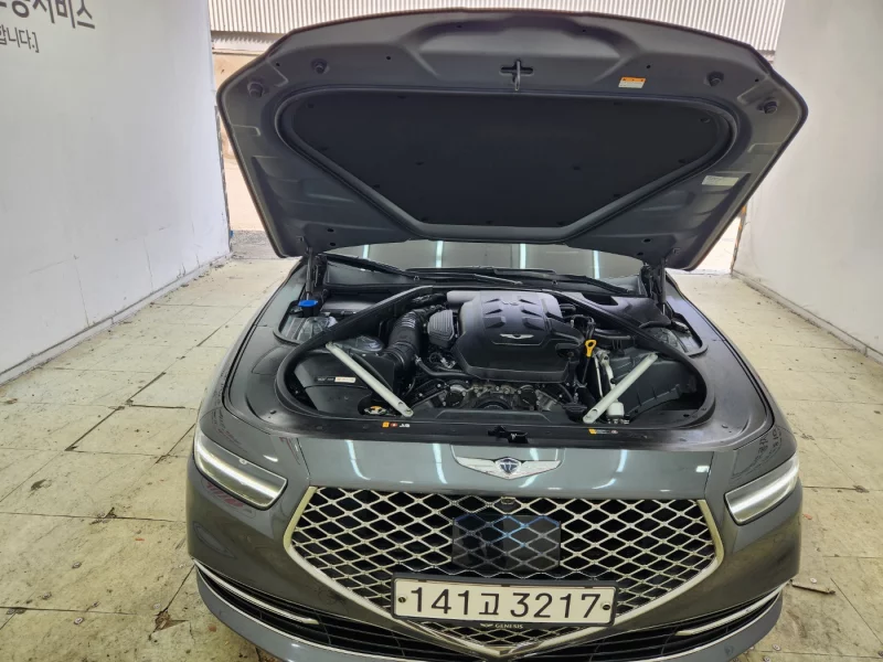 Genesis G90