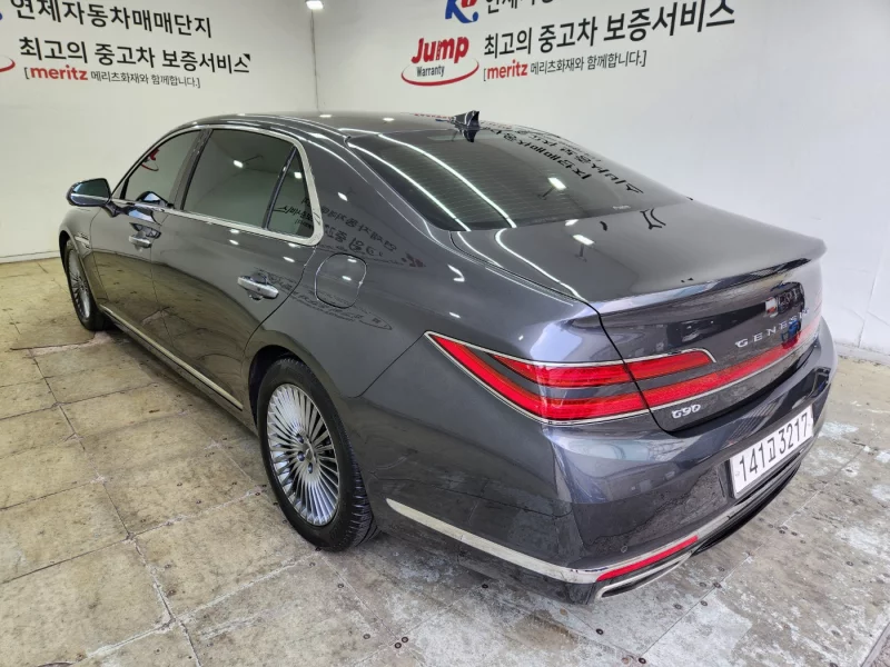 Genesis G90