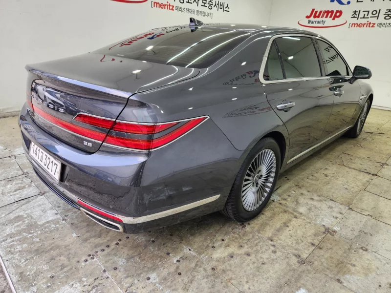 Genesis G90