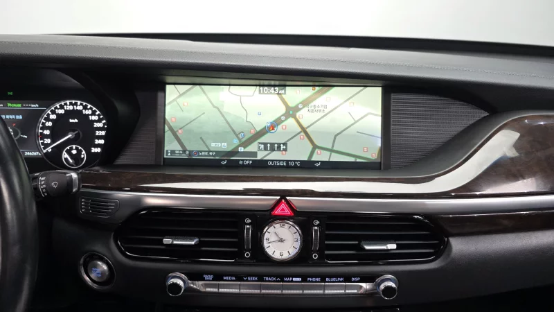 Genesis EQ900