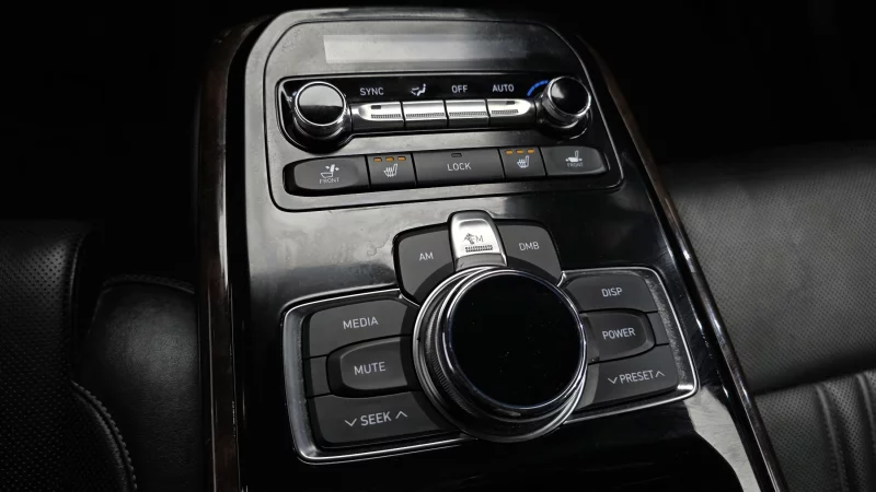Genesis EQ900