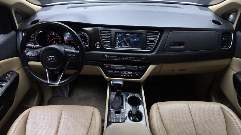 Kia Carnival