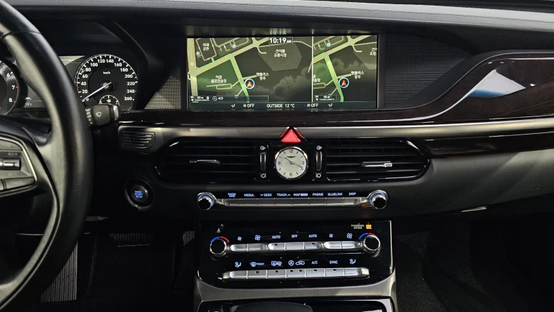 Genesis EQ900