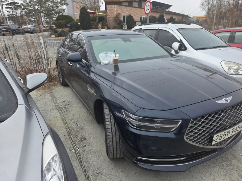 Genesis G90
