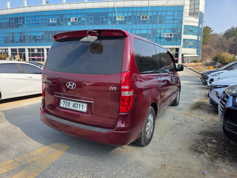 Hyundai Starex