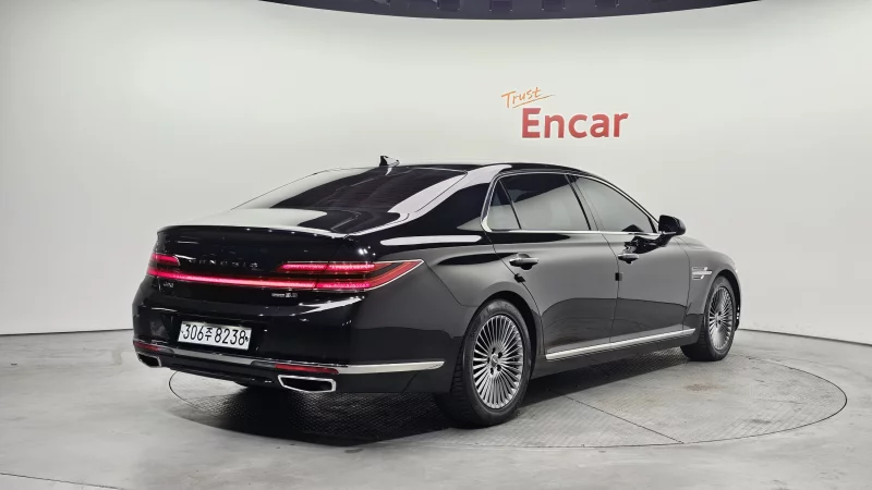 Genesis G90