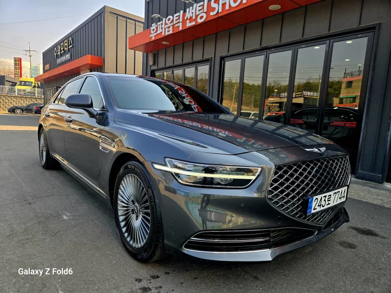 Genesis G90