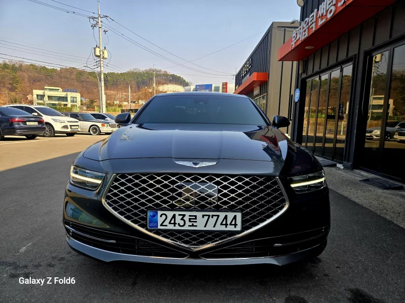Genesis G90