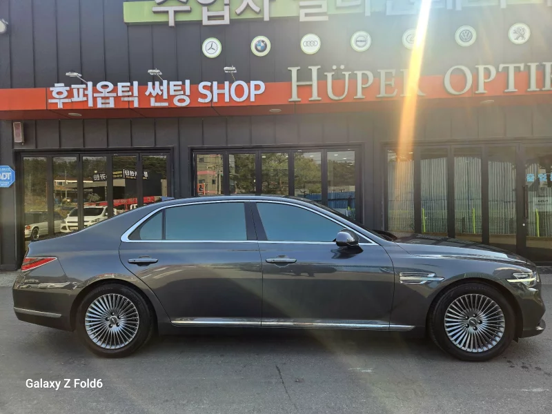 Genesis G90