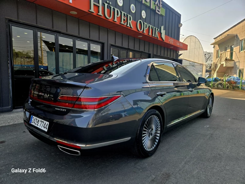 Genesis G90