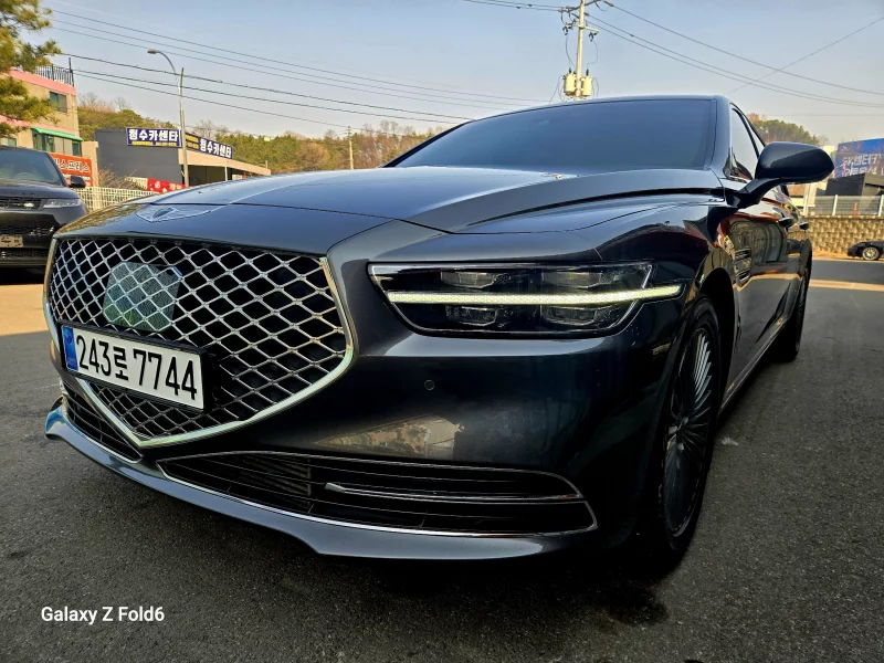 Genesis G90