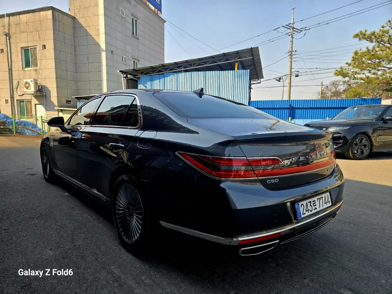 Genesis G90
