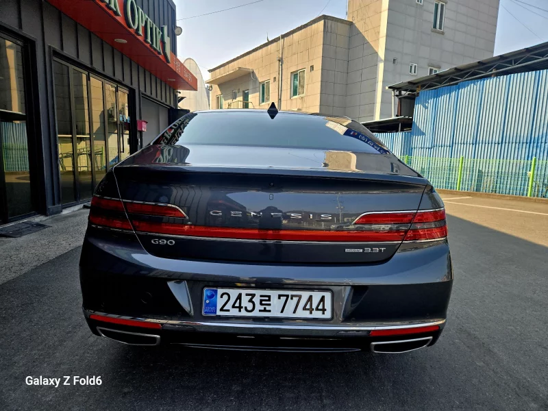 Genesis G90