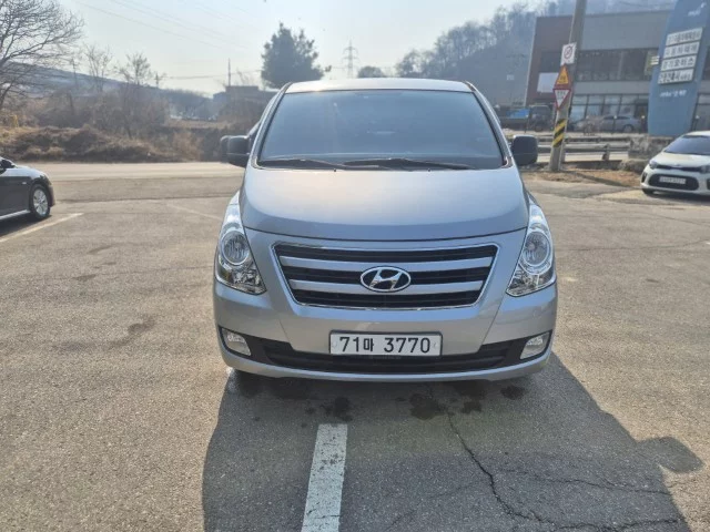 Hyundai Starex