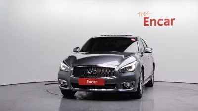 Infiniti Q70