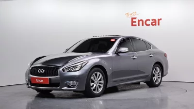 Infiniti Q70