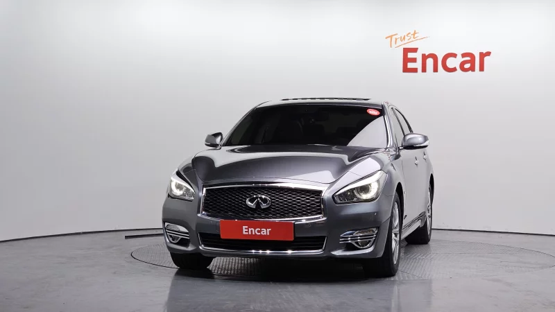 Infiniti Q70