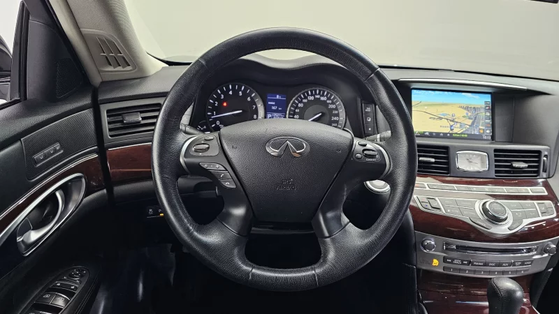 Infiniti Q70