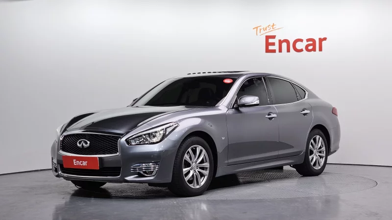 Infiniti Q70