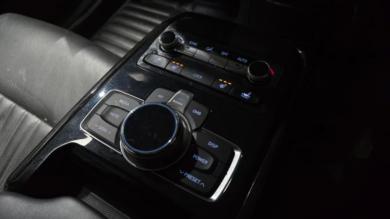 Genesis EQ900