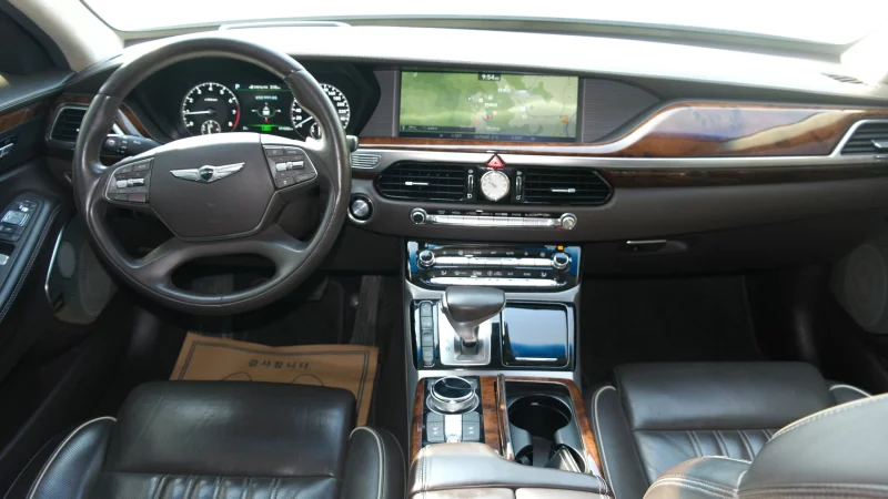 Genesis EQ900