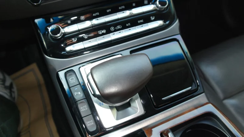 Genesis EQ900