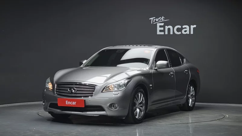 Infiniti Q70