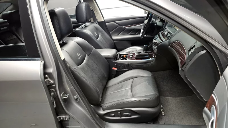Infiniti Q70