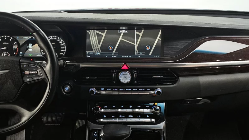 Genesis EQ900