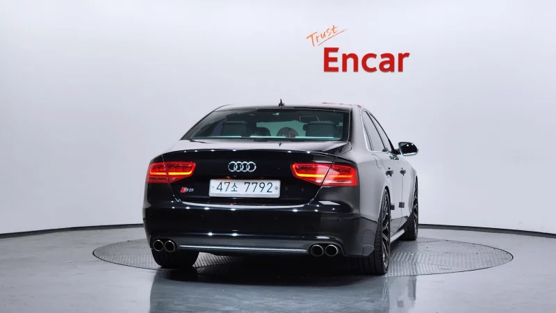 Audi S8