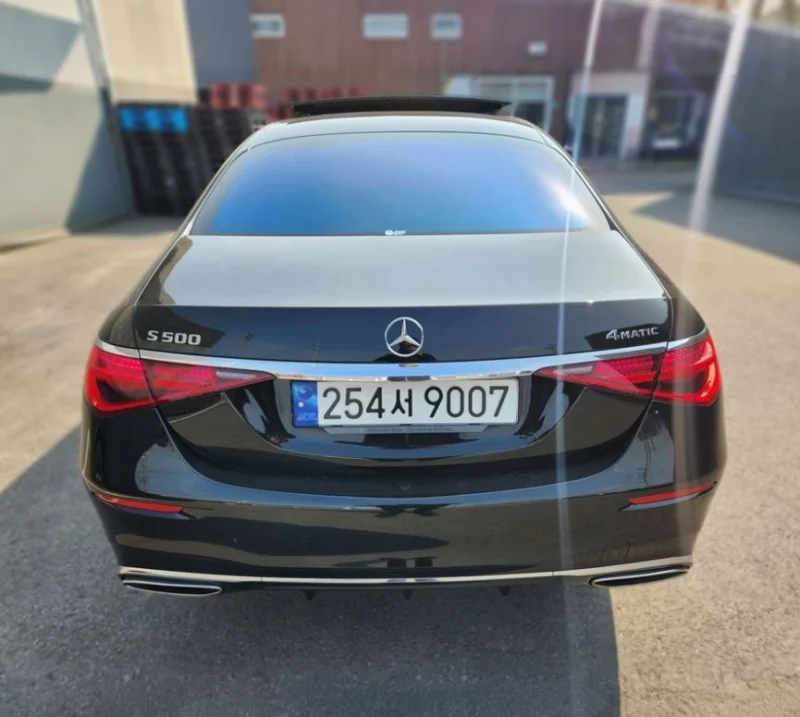 Mercedes-Benz S-Class