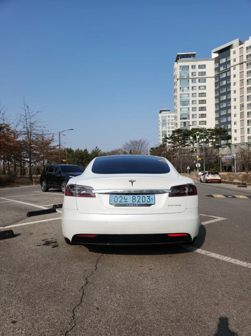 Tesla MODEL S