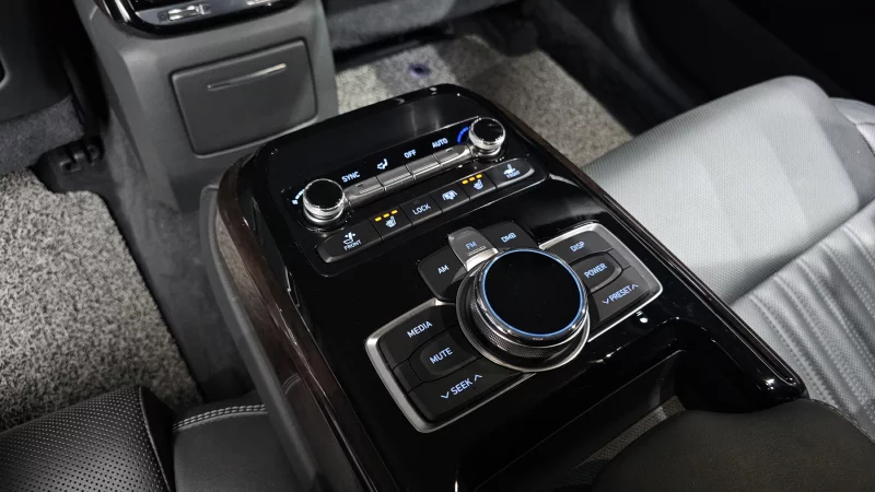 Genesis EQ900