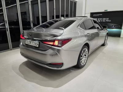 Lexus ES300h