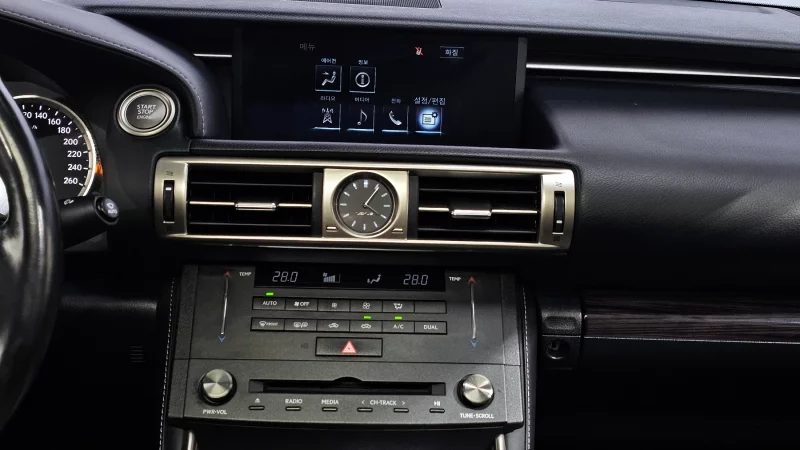 Lexus IS200t