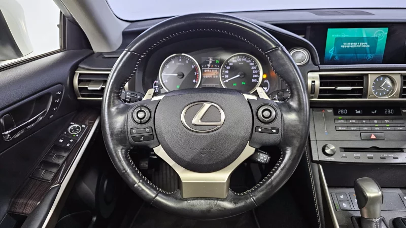Lexus IS200t