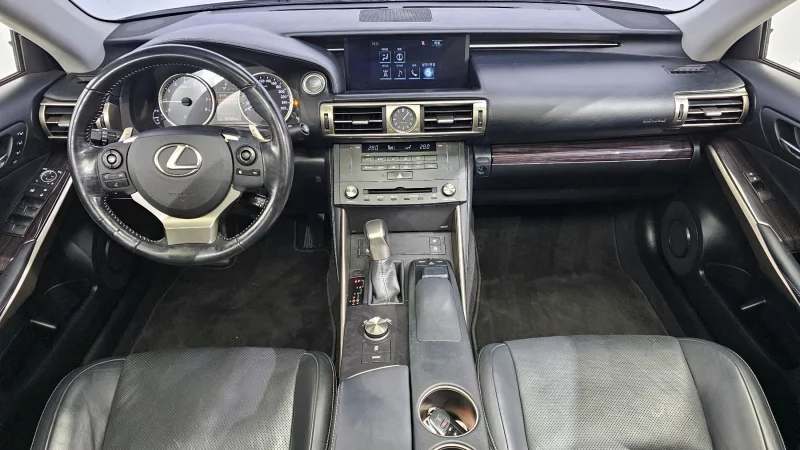 Lexus IS200t
