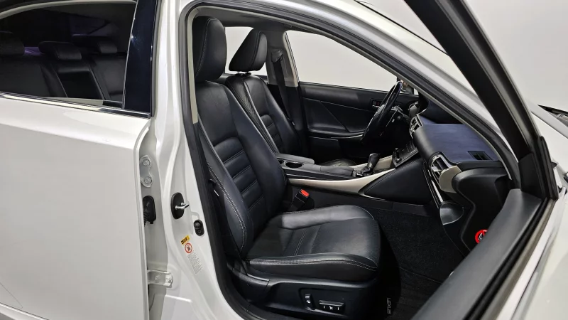 Lexus IS200t