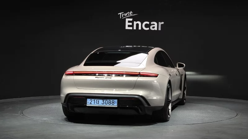 Porsche TAYCAN