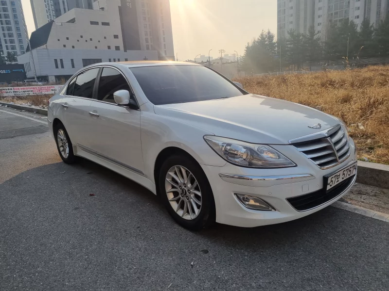Hyundai Genesis