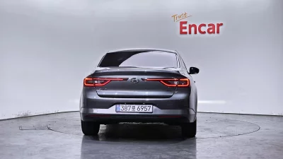 Renault SM6