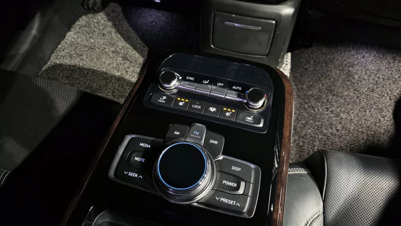 Genesis EQ900