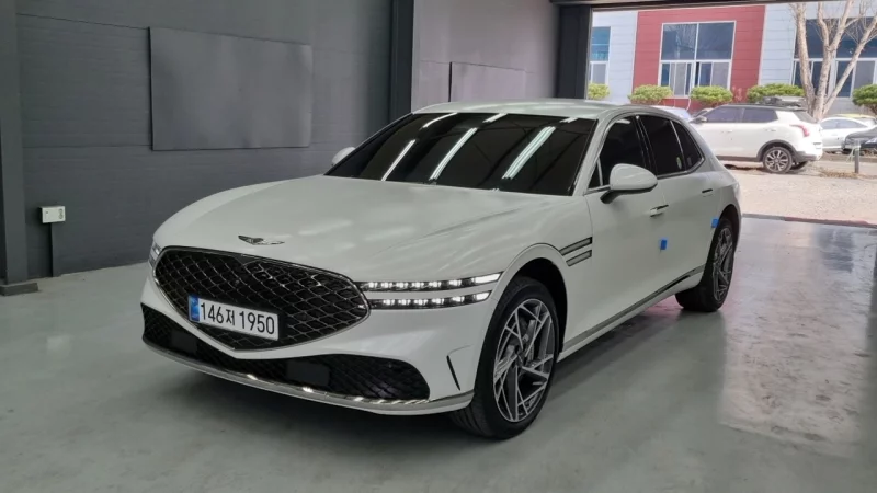 Genesis G90