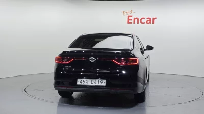 Renault SM6