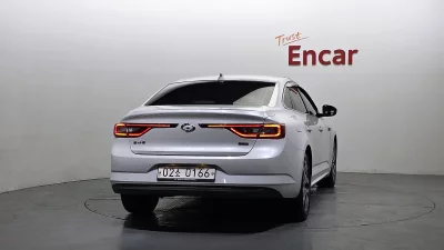 Renault SM6