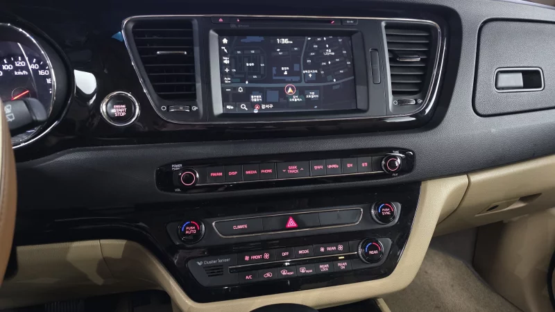 Kia Carnival