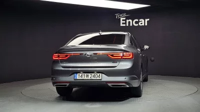 Renault SM6