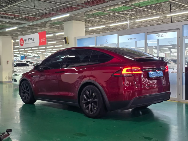 Tesla MODEL X